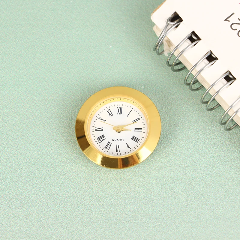 

Кварцевые настольные часы 37 мм