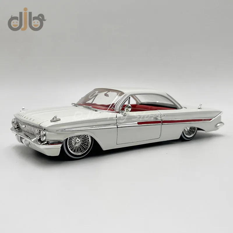 

1:24 Diecast Car Model Toy 1961 Chevy Impala Miniature Replica Collection