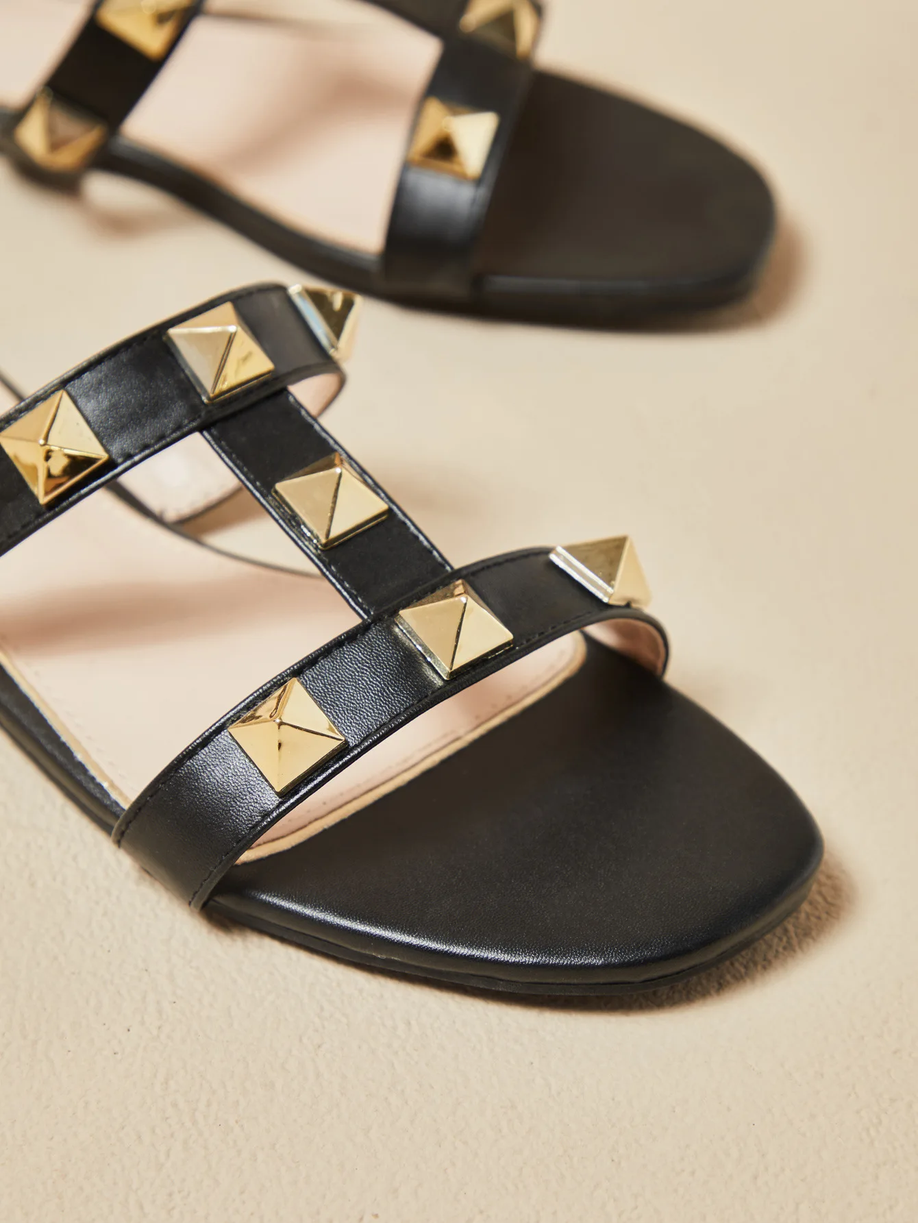 New Style Women Rivets Slippers Summer Slides Open Toe Shoes Flats Black White Outdoor Footwear Promotion | Обувь