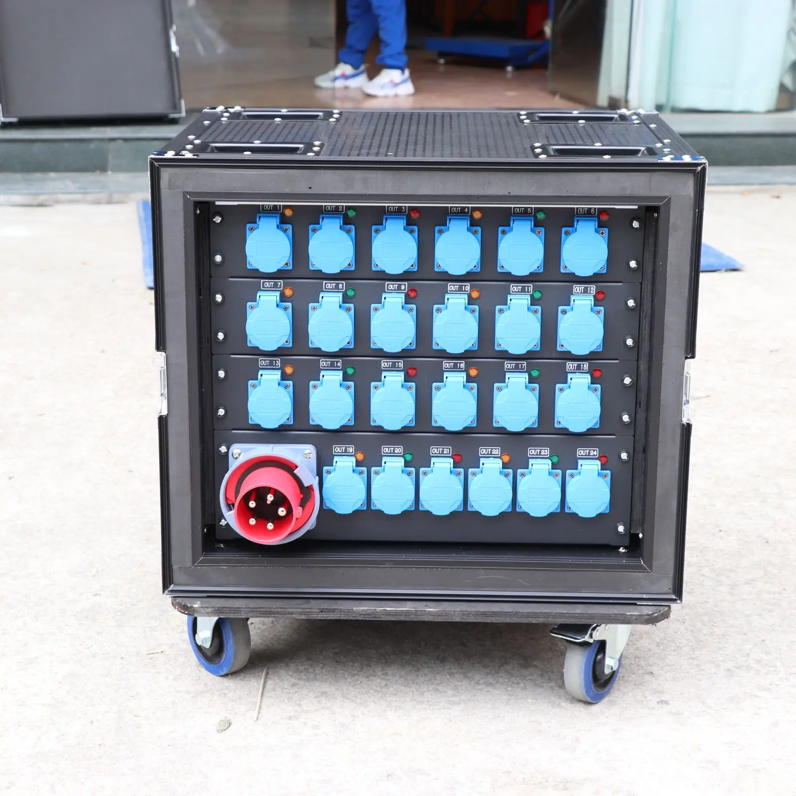 Сценический дисплей 63А 5pin вход 24 дорога 16А ЕС разъем выходная мощность