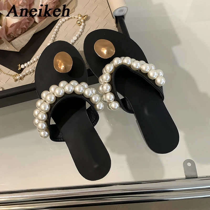 

Aneikeh брендовые шлепанцы на плоской подошве с круглым носком и бусинами, ПУ, повседневная нескользящая обувь, женские сандалии с металлическим украшением, летние уличные мюли