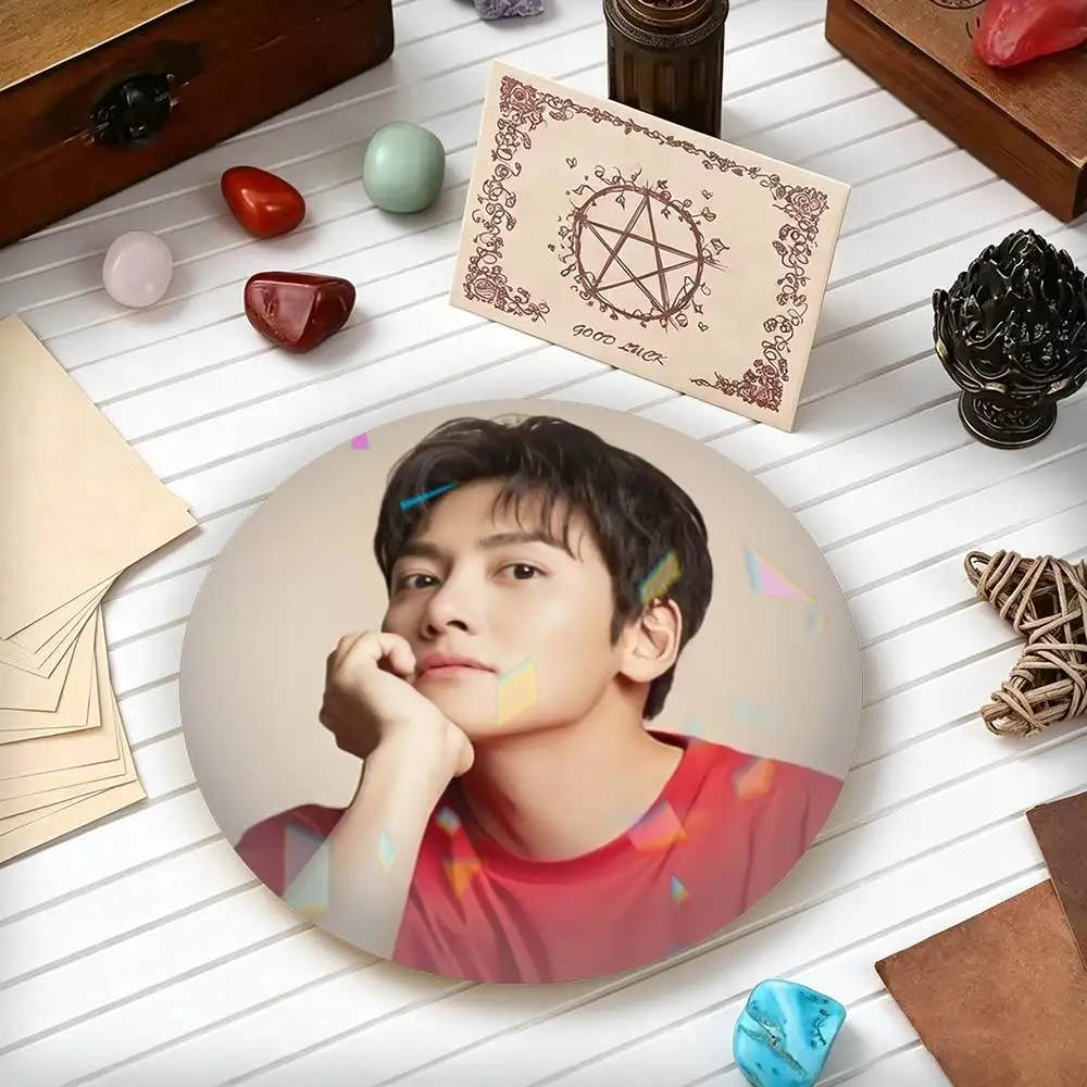Фото Броши и значки Ji Chang-Wook H-Heartthrob (25 мм, 32 мм, 44 мм, 58 мм, 75 мм) для аксессуаров и подарков №5