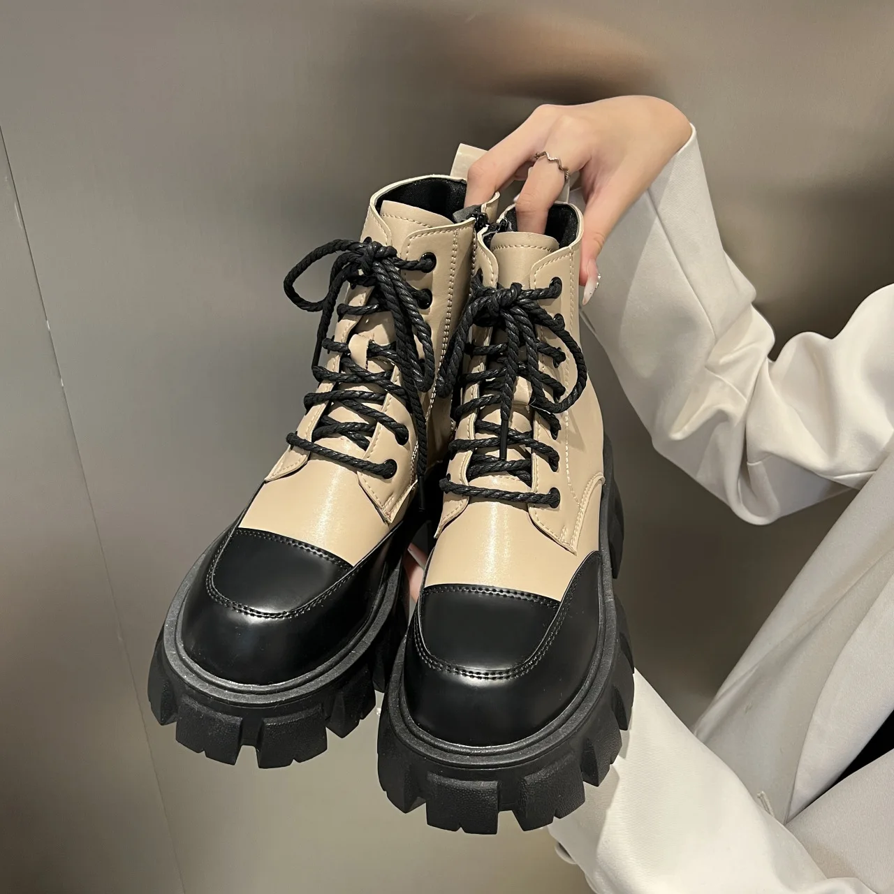 

Элегантные женские ботинки с круглым носком, женская обувь, зимняя обувь, Роскошные Дизайнерские ботильоны со шнуровкой, для осени, 2022