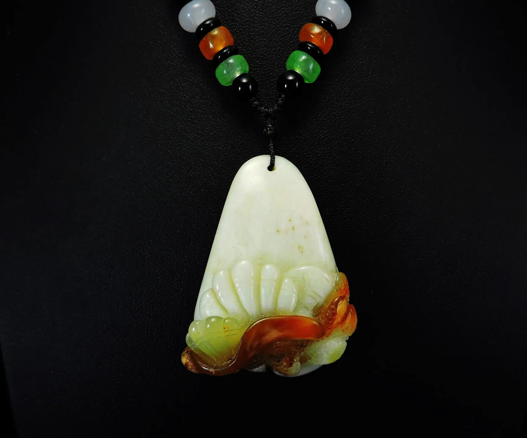 Нефритовое украшение подвеска ручной работы из ракушек монет и кораллового