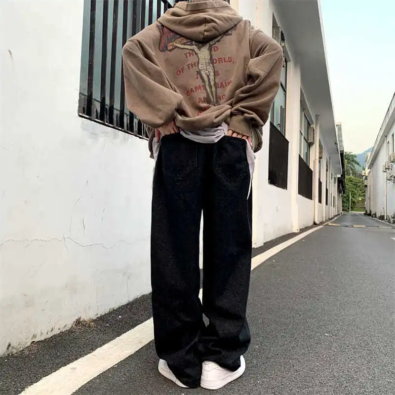 Рисунок 6 - Женские джинсы с мешковатым принтом