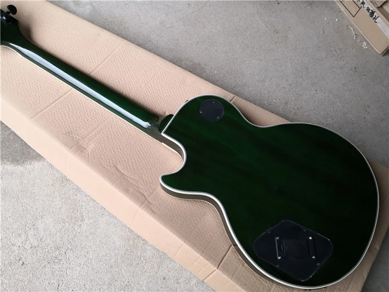 Купить «Электрогитара на заказ, прозрачная ваза с зелеными цветами ...