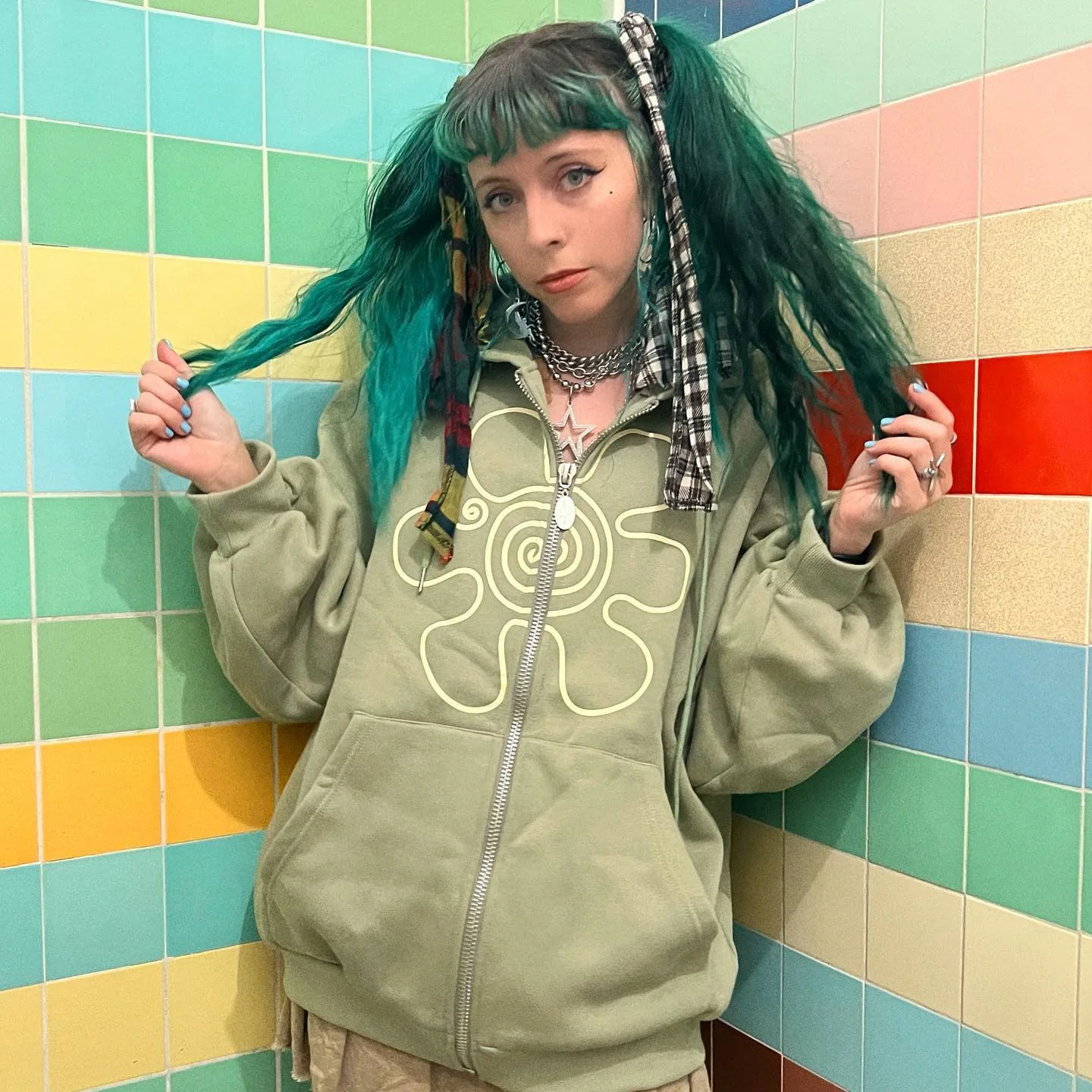 

Уличный свитер с капюшоном в стиле ретро, Женская свободная модная куртка на молнии с завязками и принтом