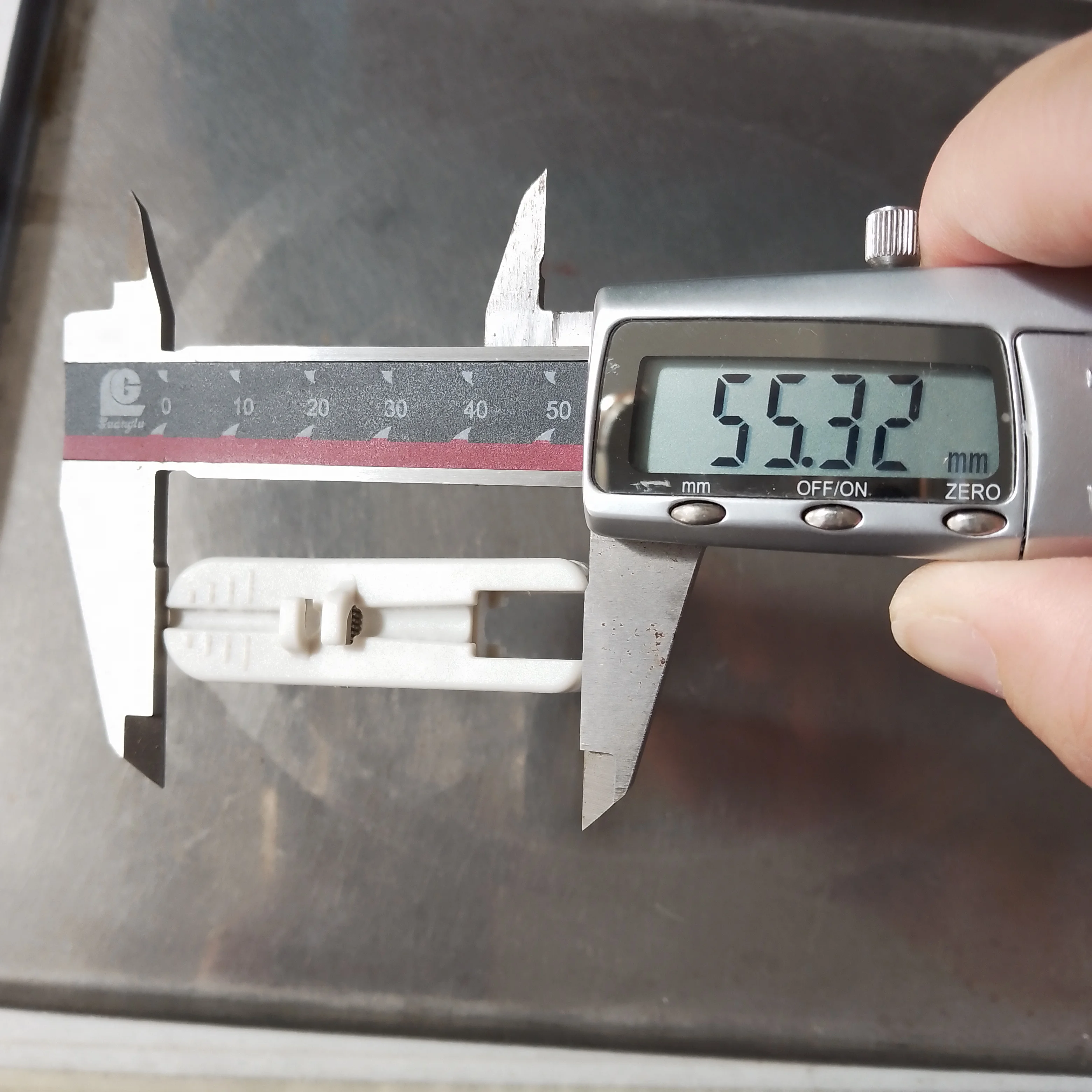 Для зажима для ушей ветеринарного датчика SpO2 обратите внимание только на