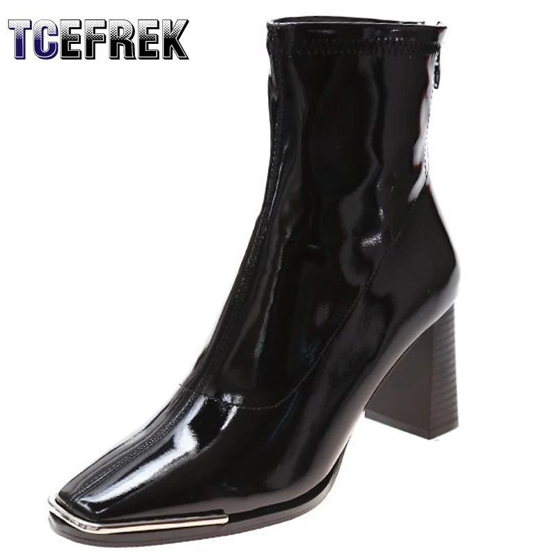 

Женские ботильоны на высоком квадратном каблуке 7 см, ретро-туфли с металлическим украшением сзади, винтажные офисные осенние ботинки из ла...