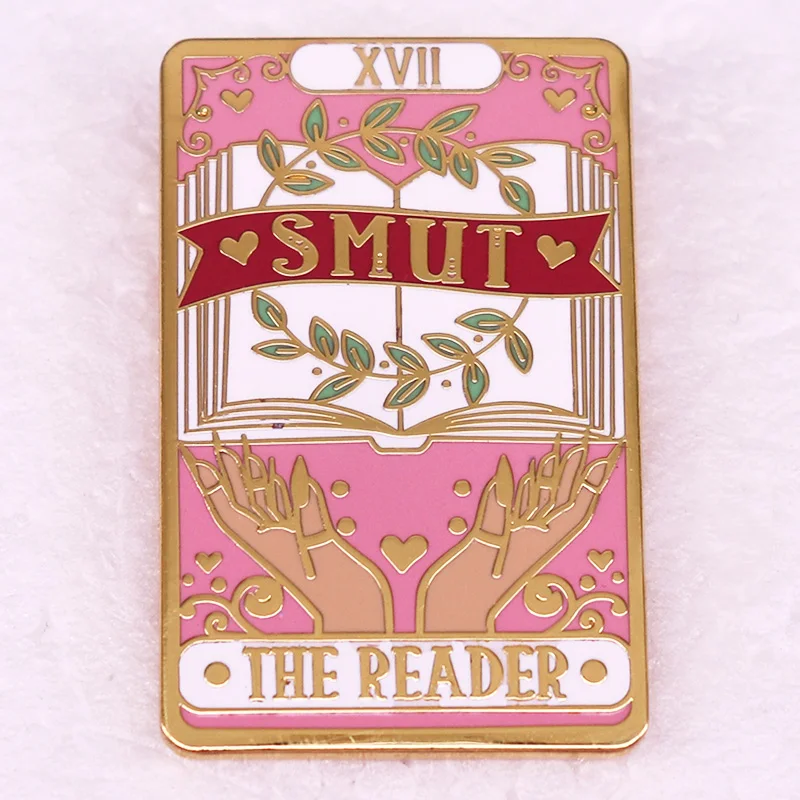 Эмалированная брошь в виде книги