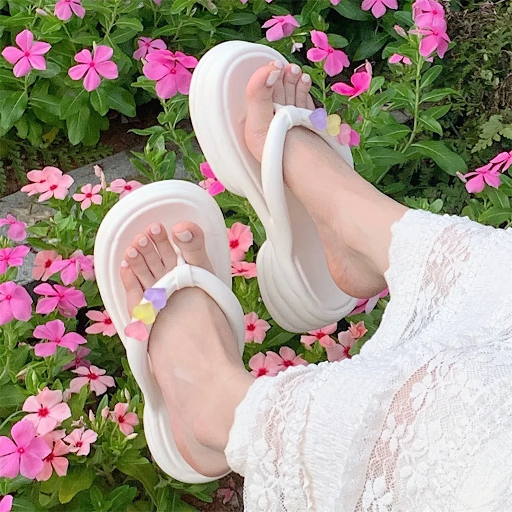 Summer 2023 New EVA Thick Soled Womens Herringbone Slippers High Soft Soled Antiskid Solid Color Love Accessories Slippers Women