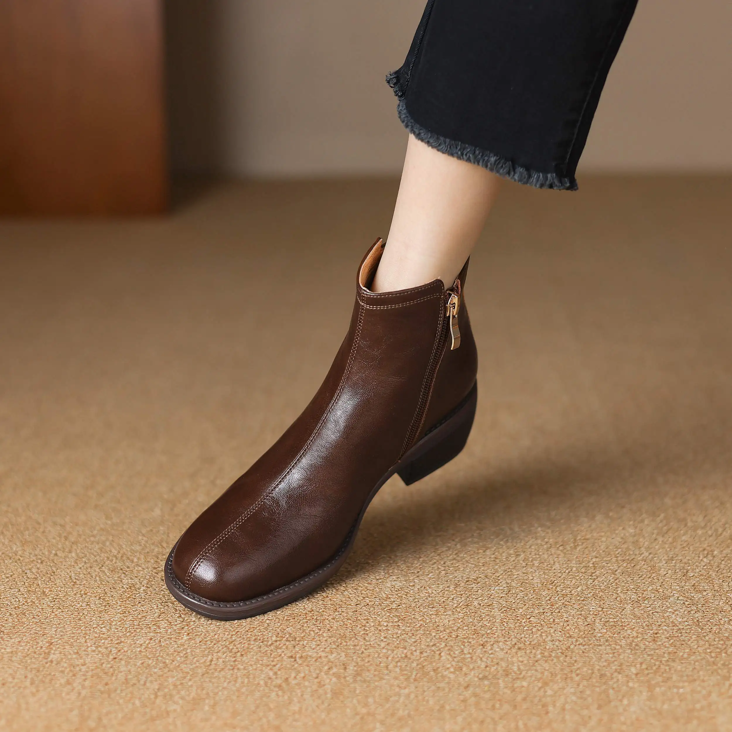 Женские ботильоны на молнии с круглым носком