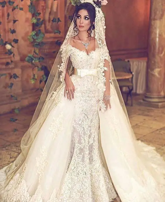 

Exquisite Lace Court Train A-Line Wedding Dresses Romantic Off the Shoulder Tulle Bride Dresses Appliques Pearls Robe de Mariee