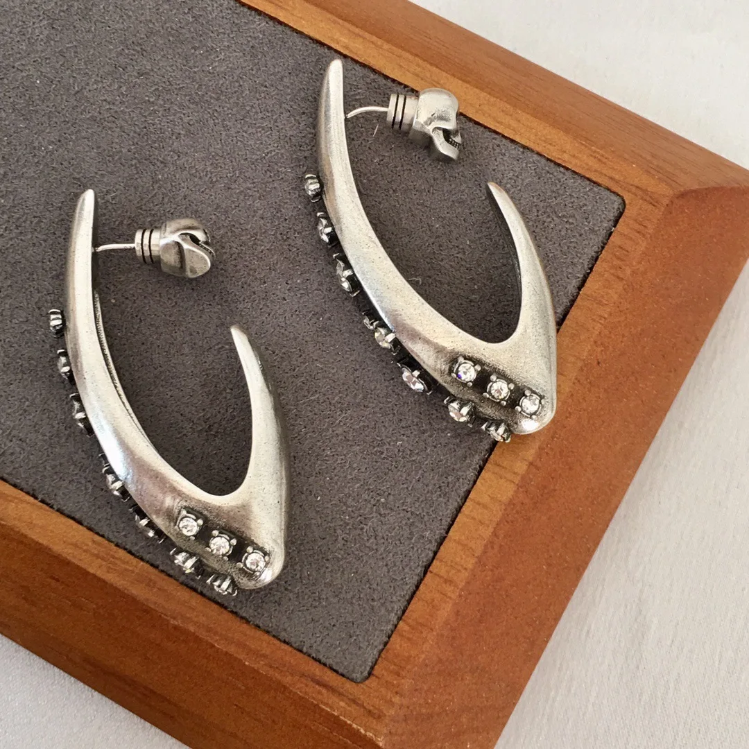 Серьги-кольца с фианитами женские стильные ювелирные украшения в готическом