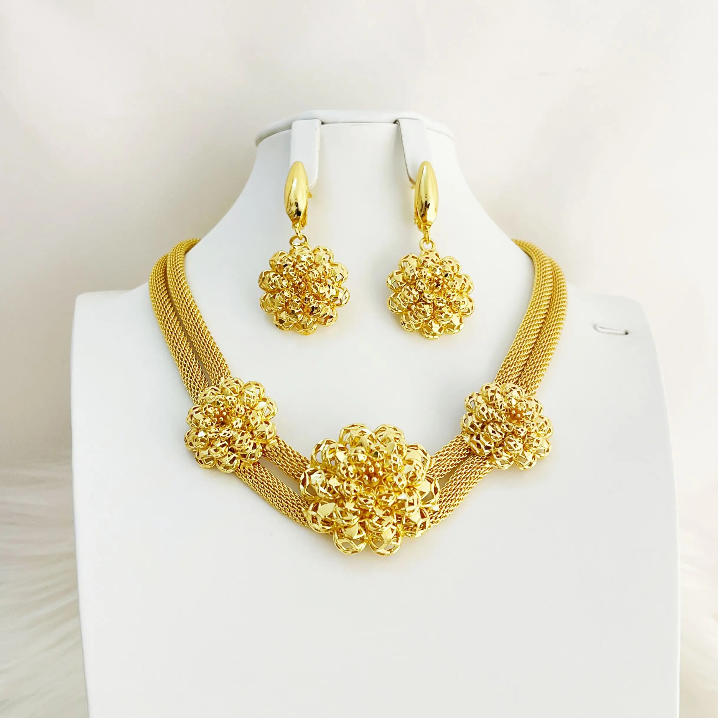 

Gold Colour Plated Necklace Earring Set Beautiful Fashion Trend Sweet Romantic Party Wedding