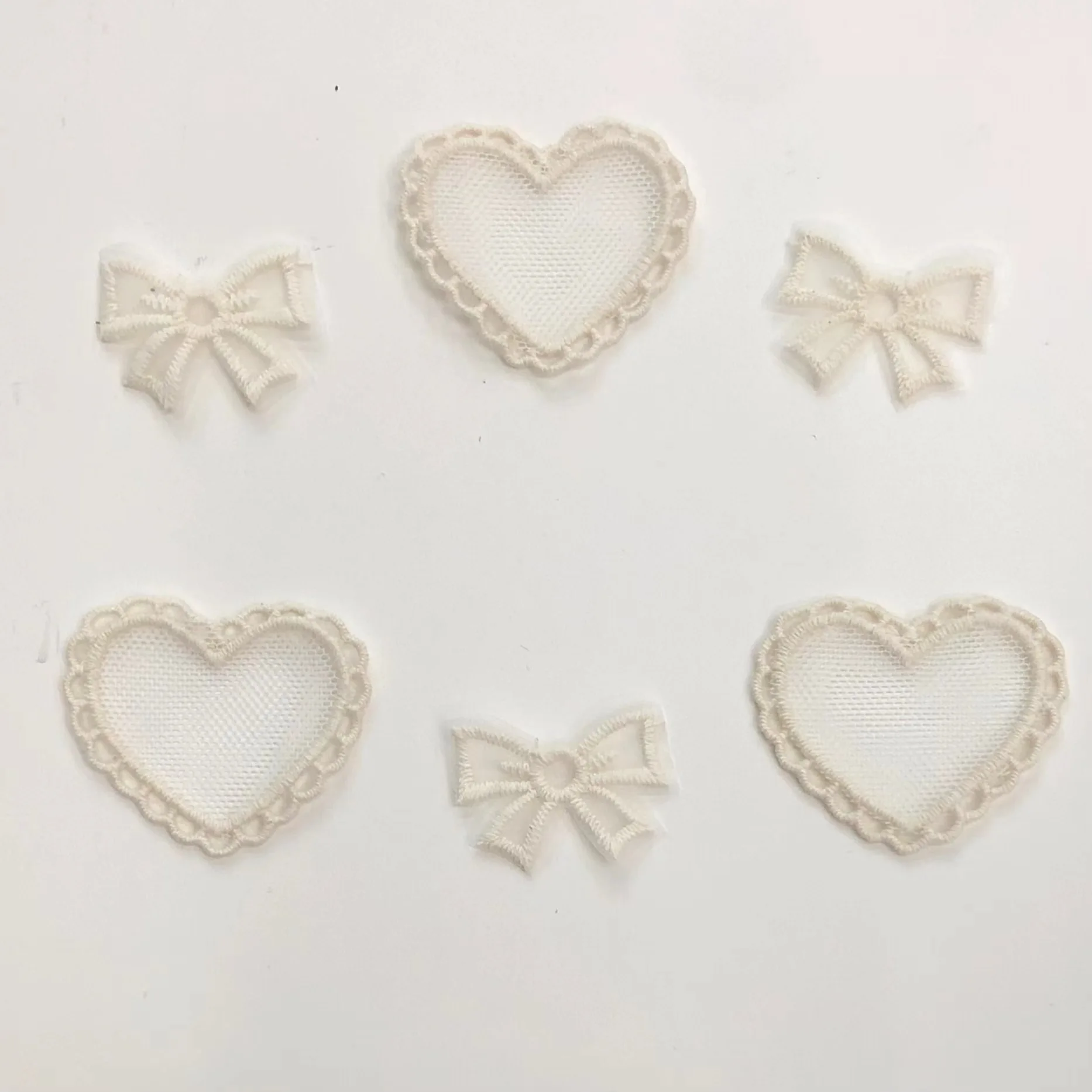 

30 шт./лот нашивки из органзы с вышивкой в виде сердца для одежды «сделай сам» головные уборы аппликации ручной работы Заколки Для Волос Аксе...