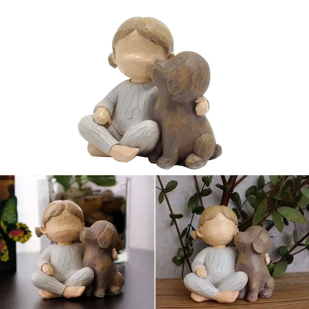 Маленькая фигурка статуя девушки и собаки уличный сад газон художественное