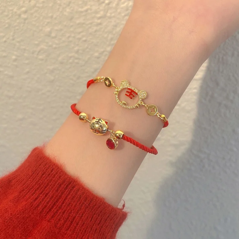 Браслет из красной веревки с изображением тигра и Зодиака в этом году |