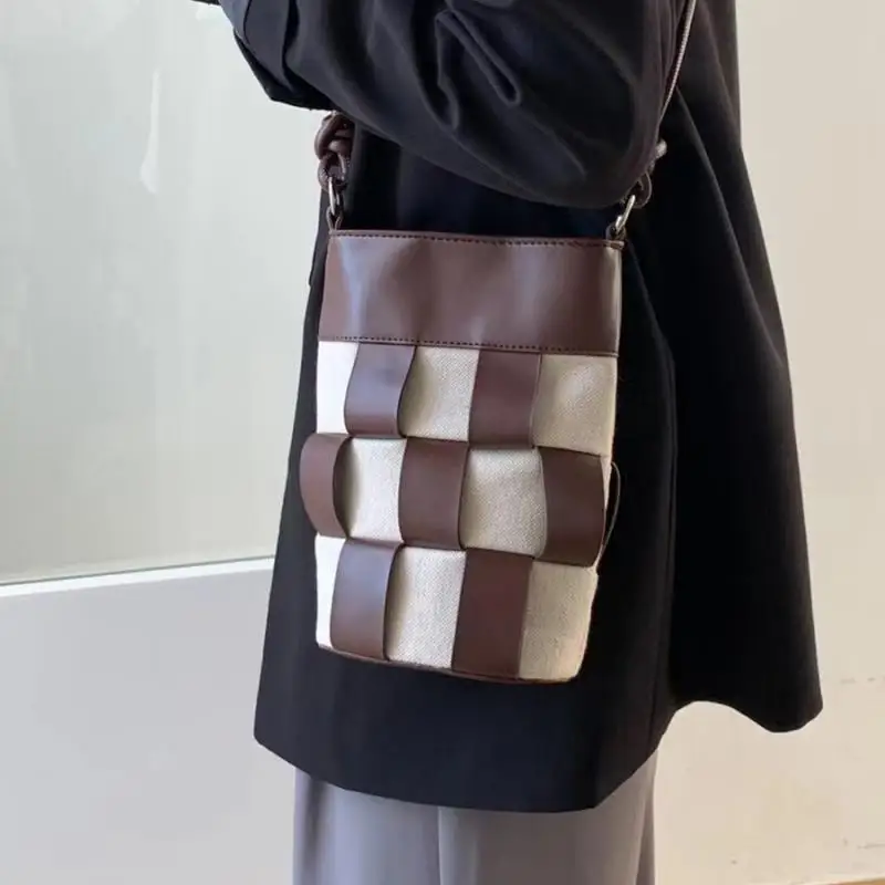 

Дизайнерские тканые холщовые сумки через плечо для шахматной доски для женщин, сумки-мешки с цилиндром, женские дизайнерские кошельки 2022 Ins