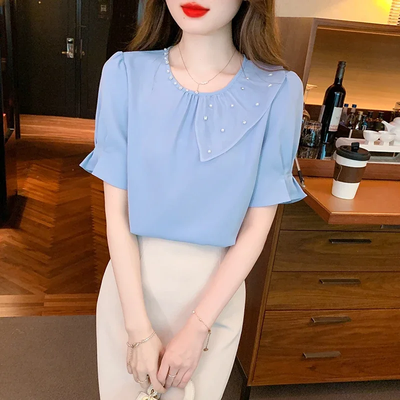 Женская шифоновая блузка с коротким рукавом круглым вырезом и вышивкой