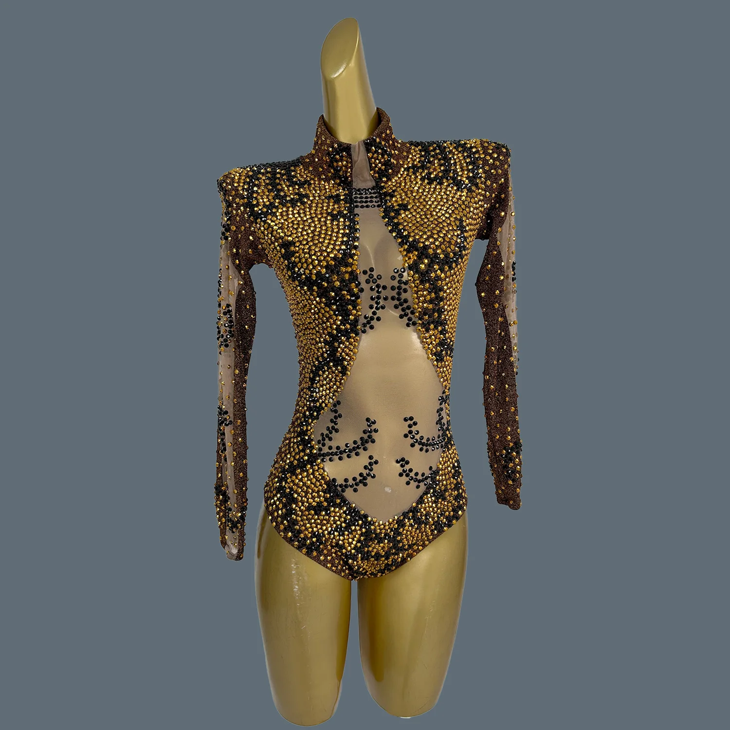 Сценическое представление в ночном клубе мигающие кристаллы и бриллианты