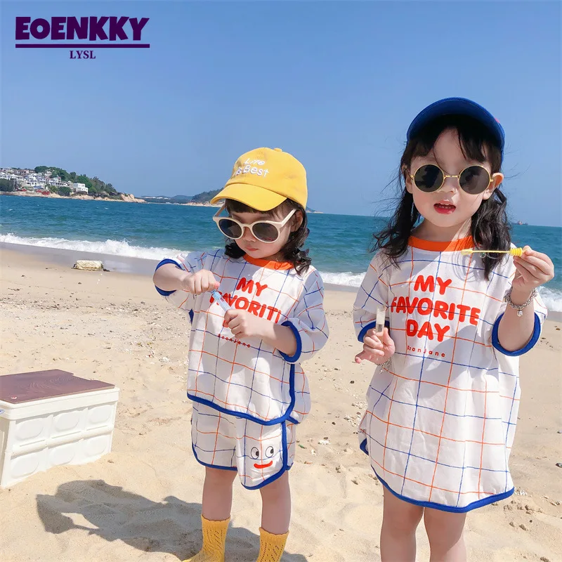 

Летний комплект детской одежды для мальчиков и девочек, повседневная Корейская версия, Сетчатая футболка, шорты и платье, костюмы из 2 предметов, комплекты детской одежды 2023
