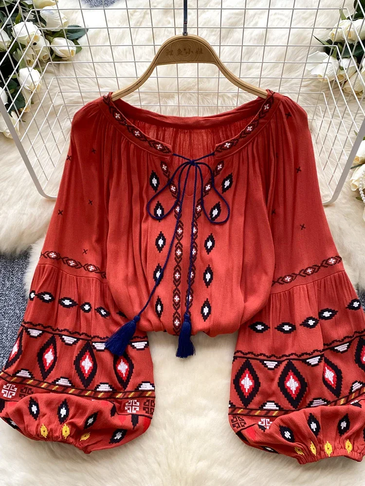 Женская блузка в стиле ретро национальном с вышивкой на шнуровке и кисточками