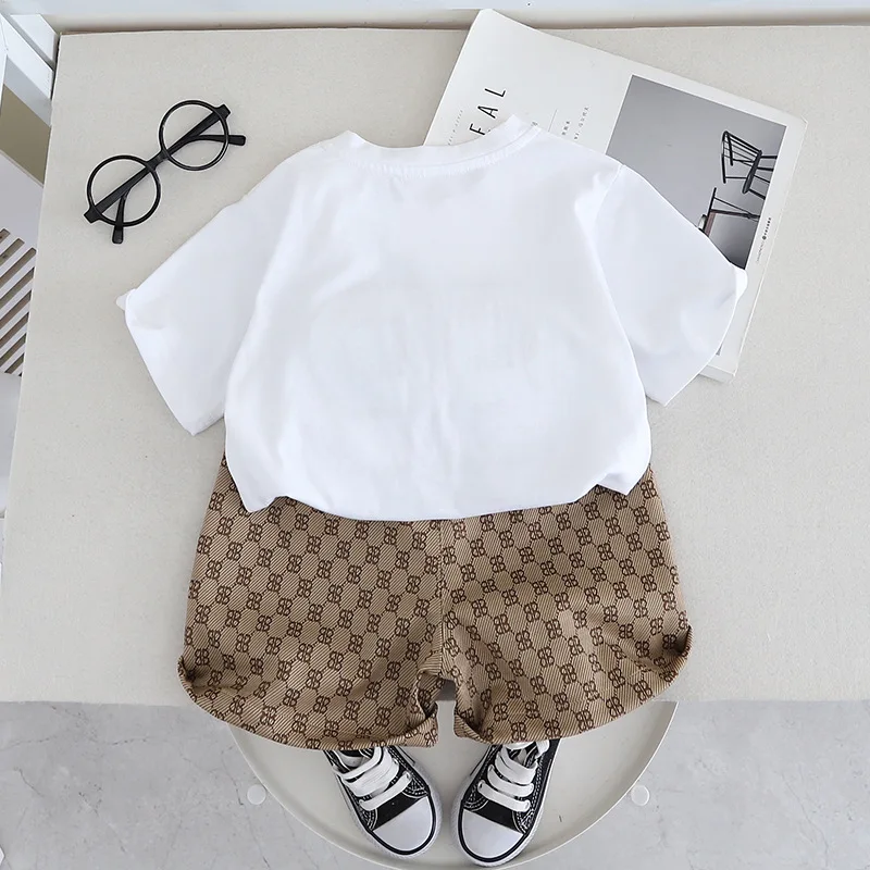 Детский спортивный костюм из футболки и шортов на Возраст 3-5 лет