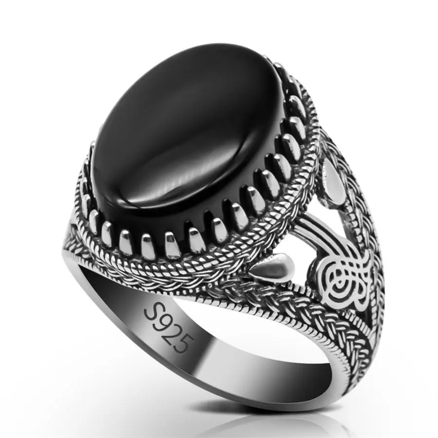 

Мужское кольцо из серебра 925 пробы с натуральным черным камнем