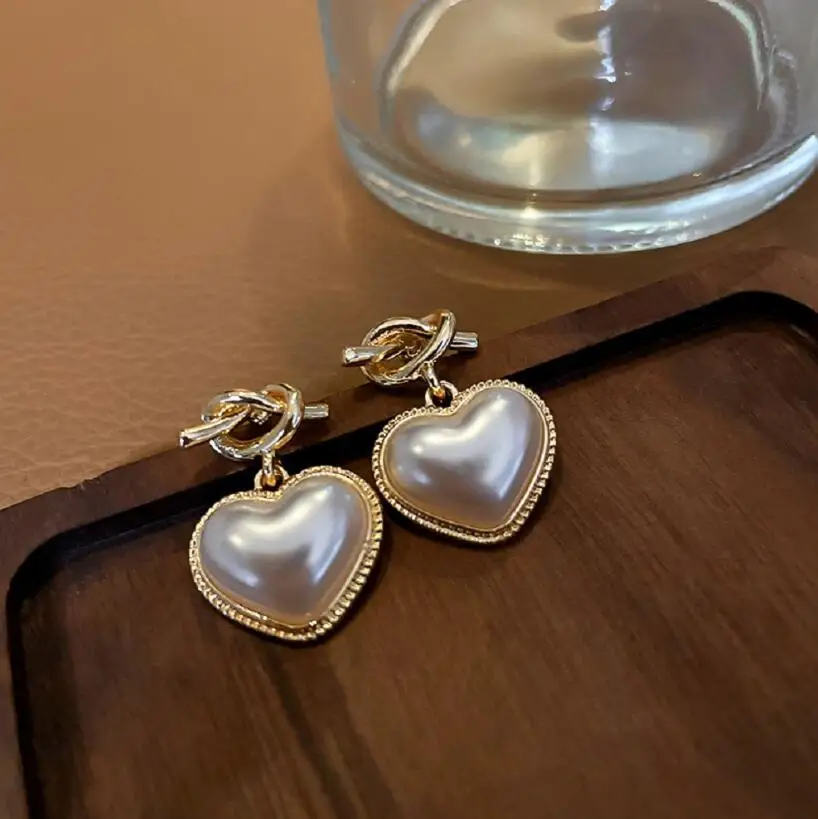 

925 silver needle Korean fashion personality trendy earrings love pearl earrings net celebrity temperament design earrings women