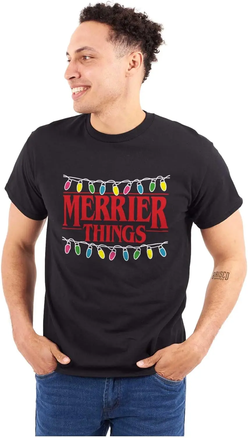 Футболка с рисунком Brisco Brands Merrier Things Christmas Lights для мужчин и женщин