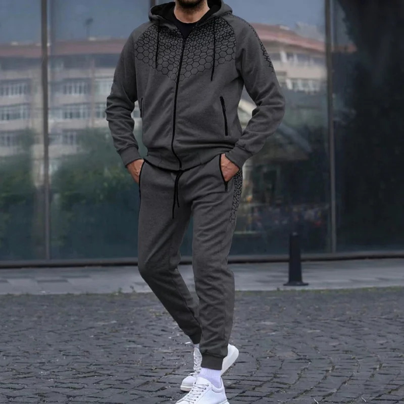 

Костюм спортивный мужской из свитшота с капюшоном и длинных брюк