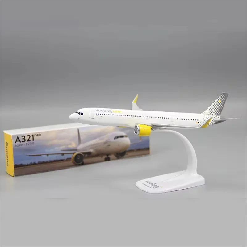 

Пластиковая модель самолета Vueling Airlines A321 NEO масштаба 1:200