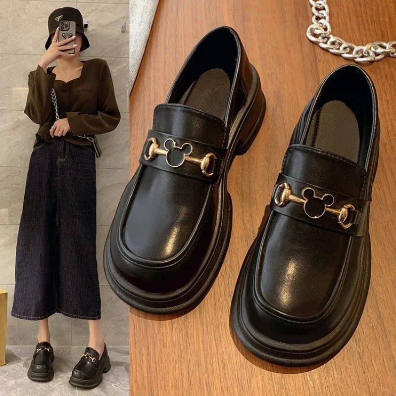 

Туфли-лодочки из искусственной кожи на низком каблуке (менее 3 см)