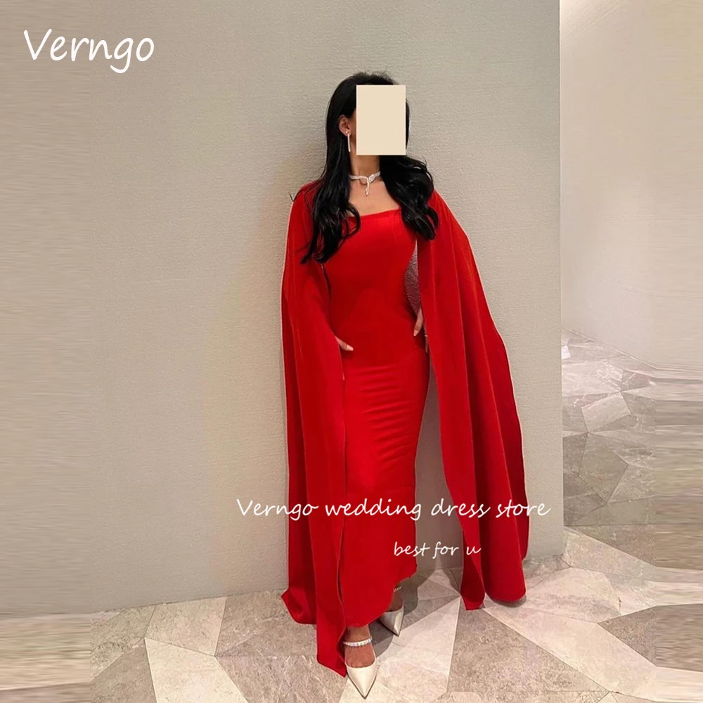 

Платье вечернее атласное с длинным рукавом, без бретелек, красное