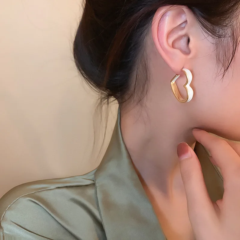 

Romantic Heart Dangle Oil Drop Alloy Earrings For Women White Color Love Gifts Jewelry Piercing Ear Object