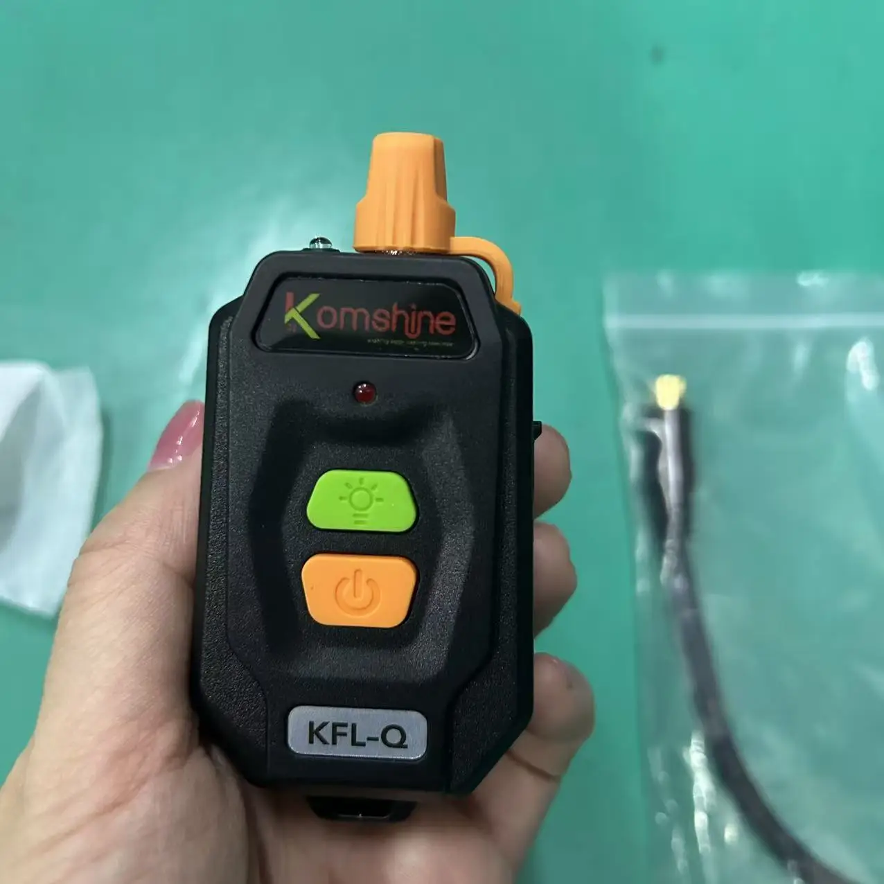 Фото KOMSHINE KFL-Q 10 мВт Мини-визуальный локатор повреждений, портативный детектор обрывов оптического кабеля, инструмент для тестирования сетей FTTH №1
