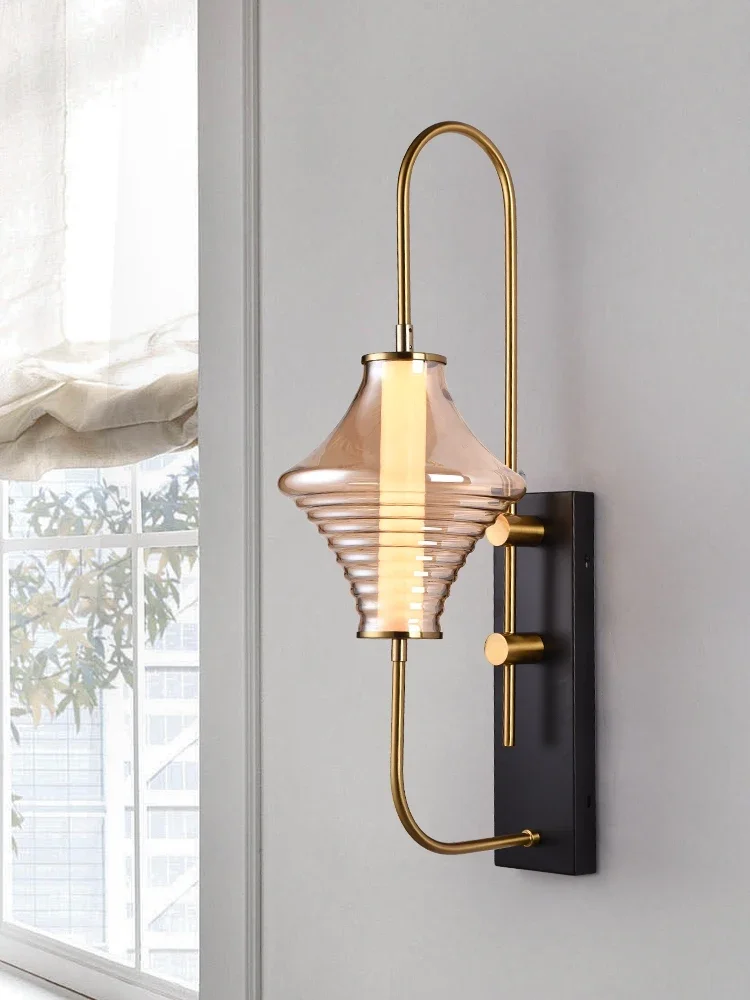 Минималистичный стеклянный настенный светильник LASHA |