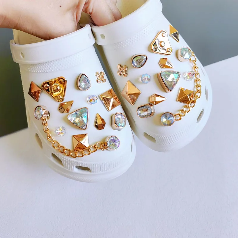 Bling Rhinestone Croc Shoes Charm Buckles Designer Metal Chain Diy Pearl Sandals Flower Decorations Party Gifts