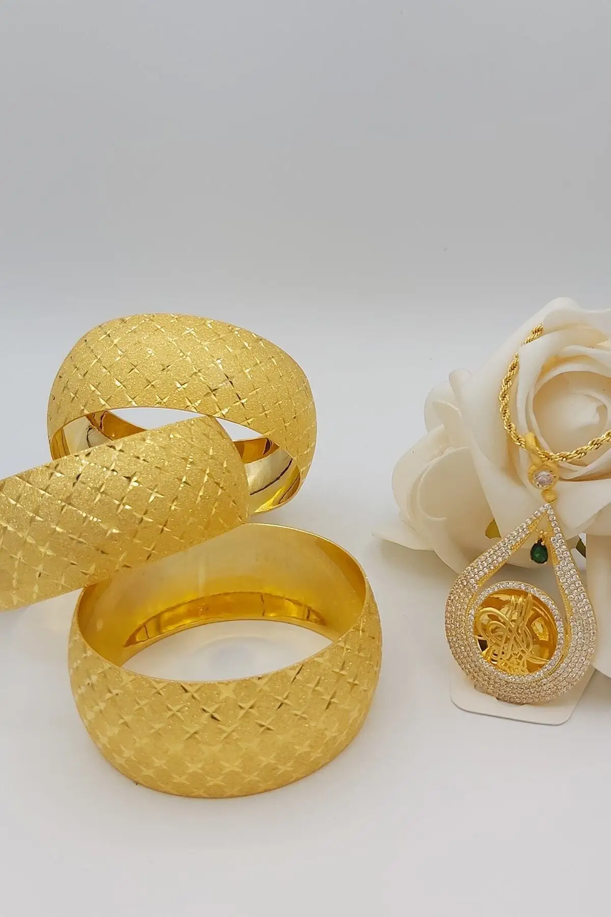 

Женские Модные ювелирные изделия, позолоченный браслет 3 шт. 3 см и ожерелье из циркония brucco