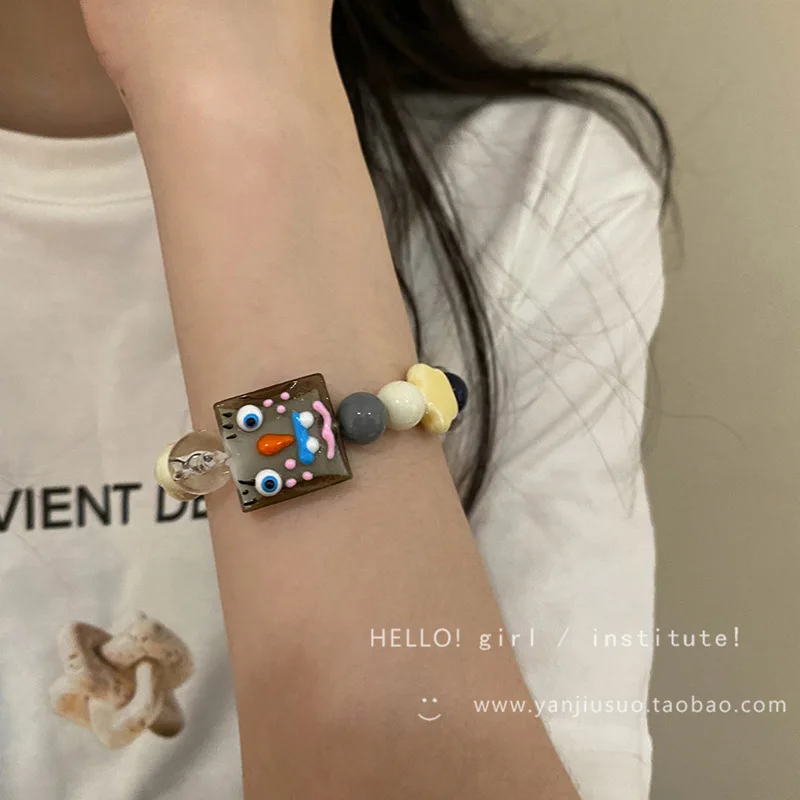 

SpongeBob SquarePants Colored Glazed Beaded Bracelet Female Design Cartoon Cute Versatile Girlfriend Bracelet Hand Decoration