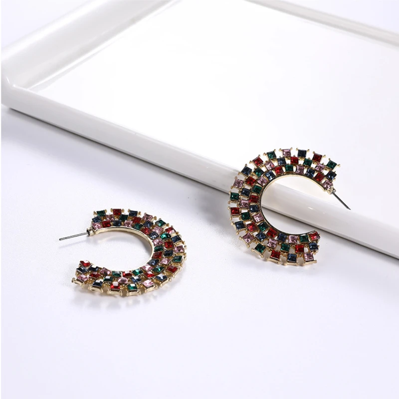 

Fashion Antiqued Gold Color Black Rhinestone Big C-shaped Exaggerated Hollow Semicircle Stud Earrings for Women Jewelry
