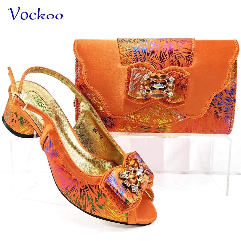 Новое поступление подходящие туфли и сумка золотого цвета удобные на круглом