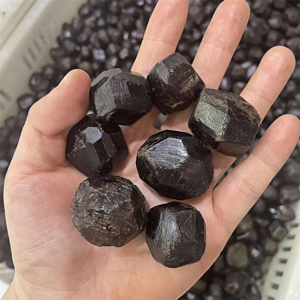 Натуральный кристалл красный гранат грубый камень оригинальный драгоценный