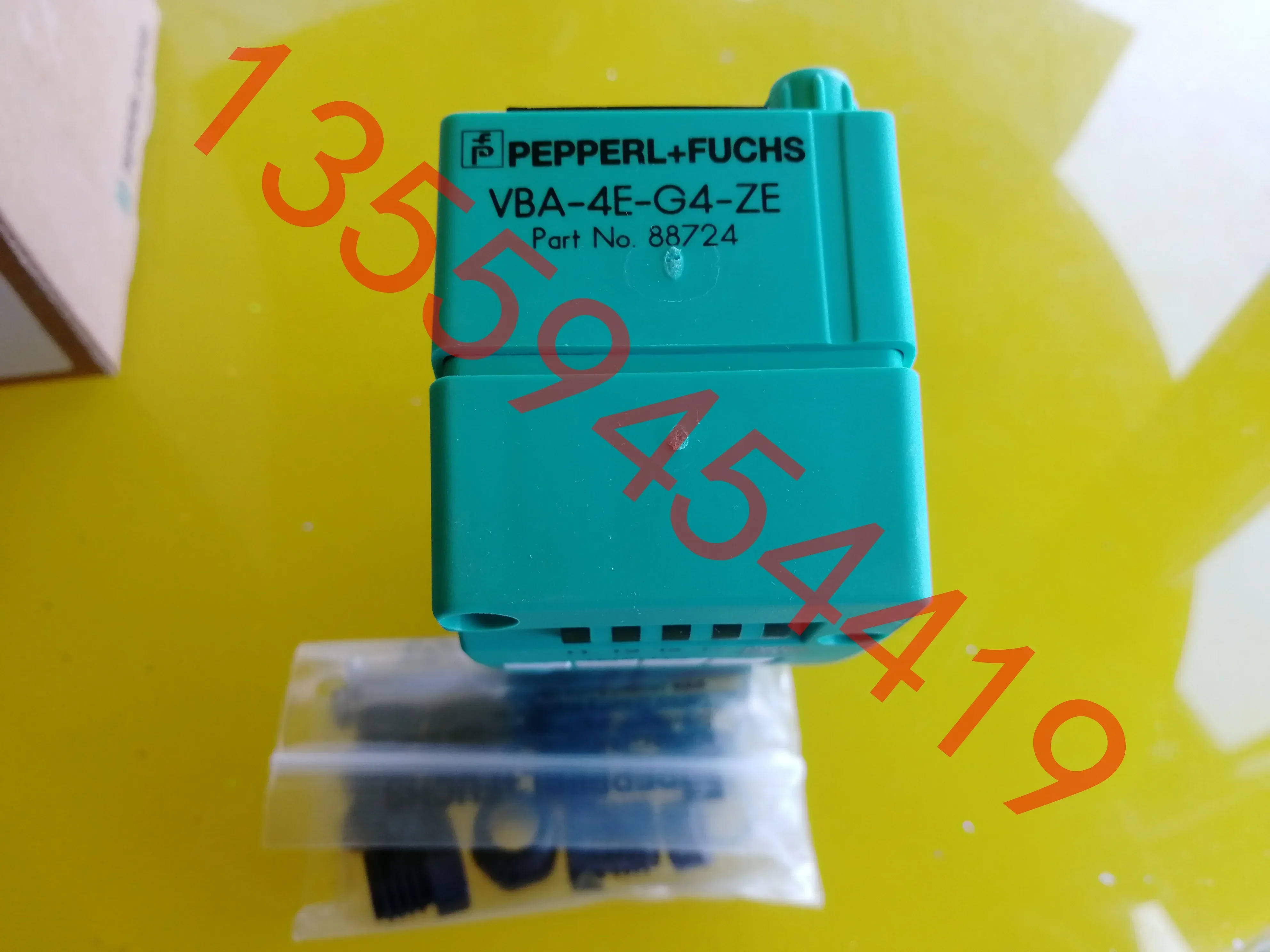 Фото 2026.4 Преобразователь сигнала P+F VAA VBA-4E-G4-ZE 4E3A-G4-ZE/E2, оригинальный комплект №2