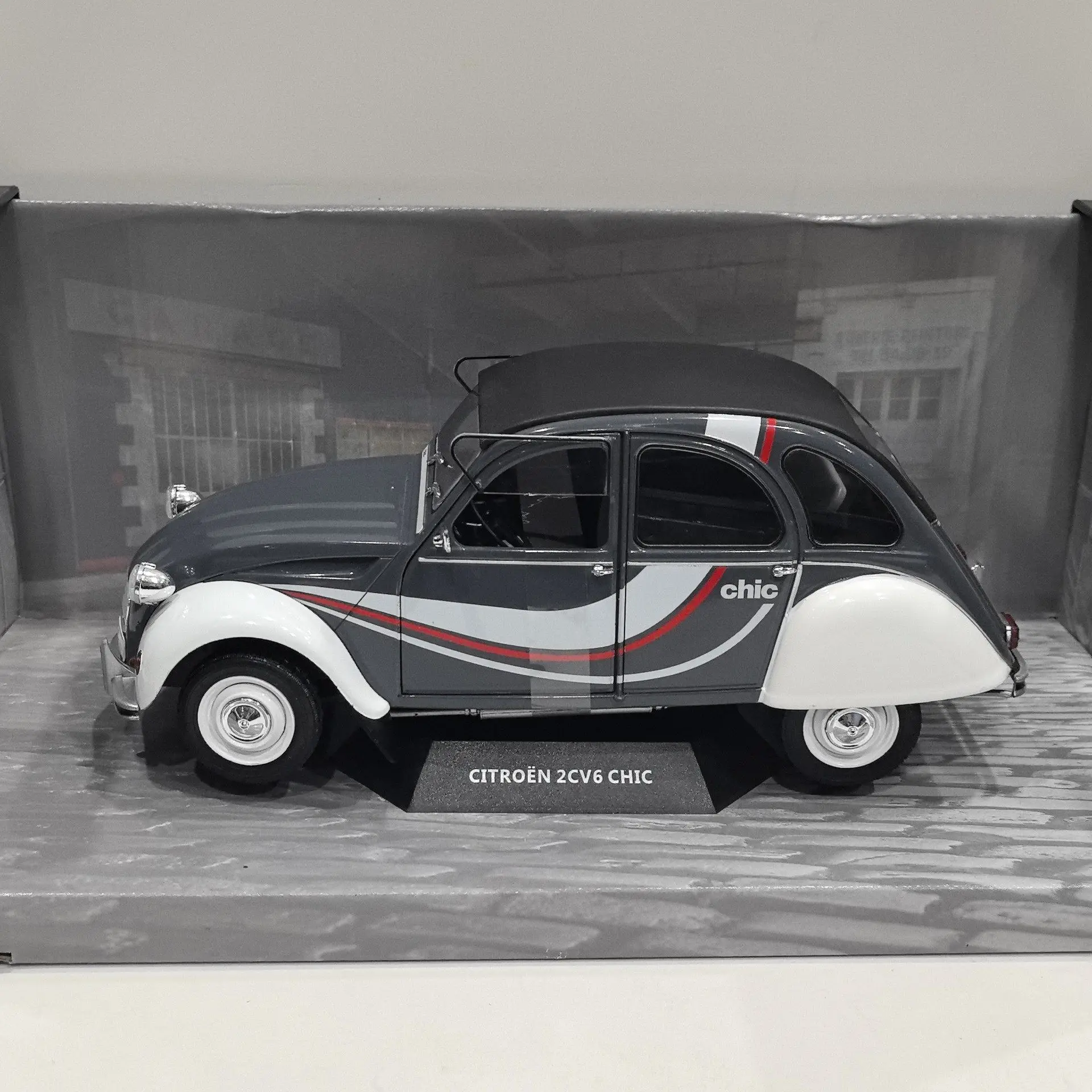 Фото Масштабная модель автомобиля SOLIDO 1:18 2CV6 CHIC M7M2 из сплава №2