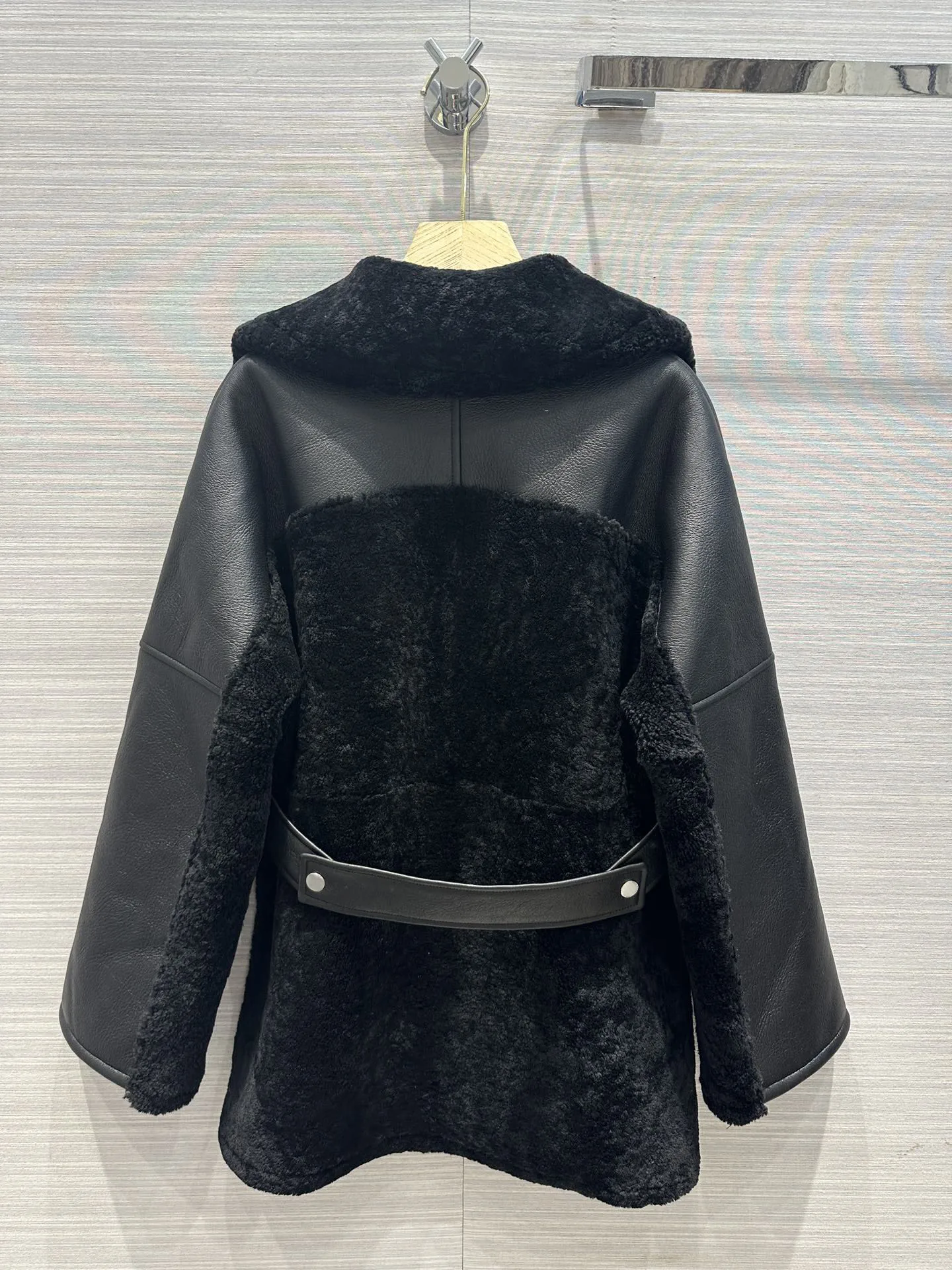 Рисунок 2 - Меховое пальто с отворотом