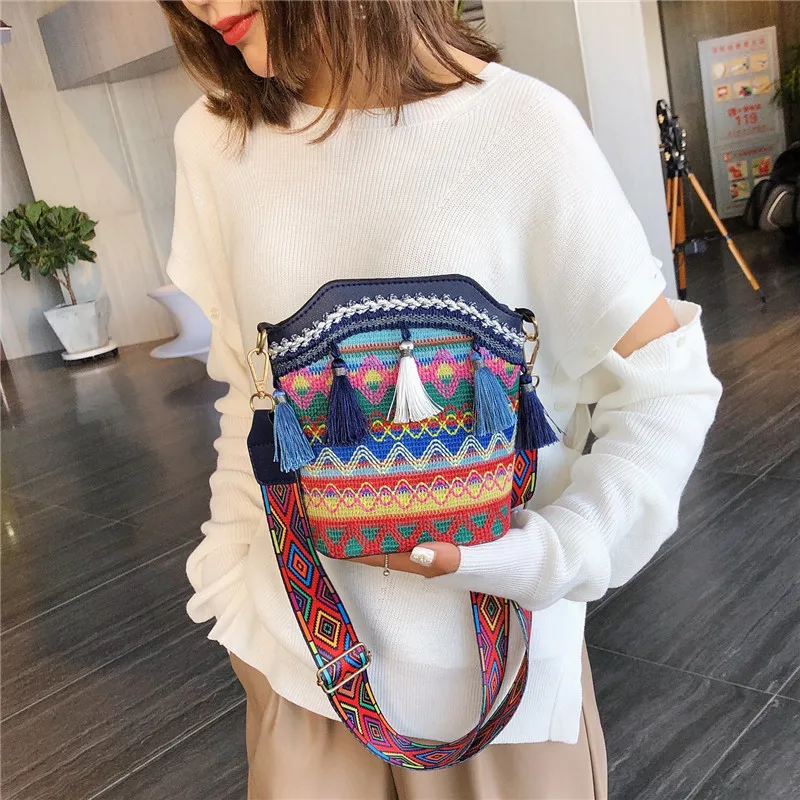 

2022 Retro Casual Hand Woven Hobo Crossbody Ethnic Straw Bags Women Handbag Flap Rattan Straw Beach Tassel Women Messenger Bags