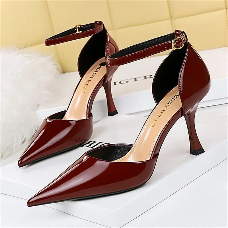 

2023 Summer Women 8cm High Heels Burgundy Leather Sandals Gladiator Nightclub Sandles Lady Low Heels Ankle Strap Party Shoes