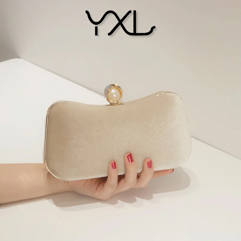 

Qyahlybz Velvet Bronzing Evening Bag Vintage Party Handbag Wedding Bag Celebrity Evening Bag Cheongsam Clutch